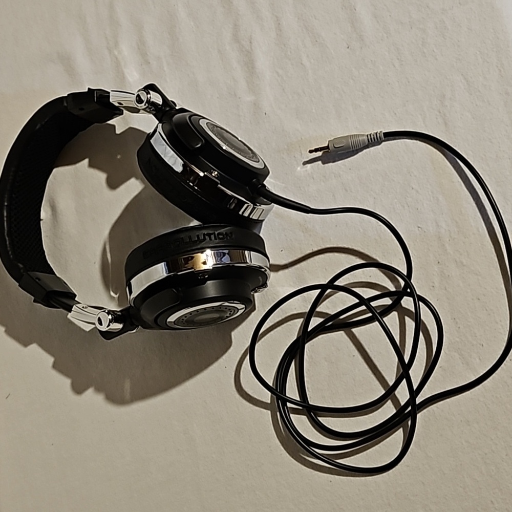 iFrogz Earpollution Mogul DJ Style Super Bass Headphones